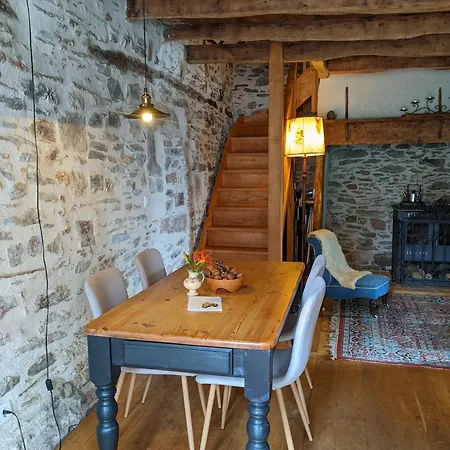 Charming House With Garden Aynac