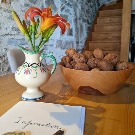 Dom wakacyjny Charming House With Garden Aynac