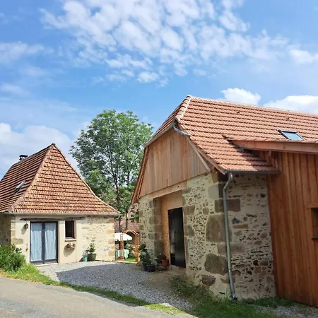 Charming House With Garden Nyaraló